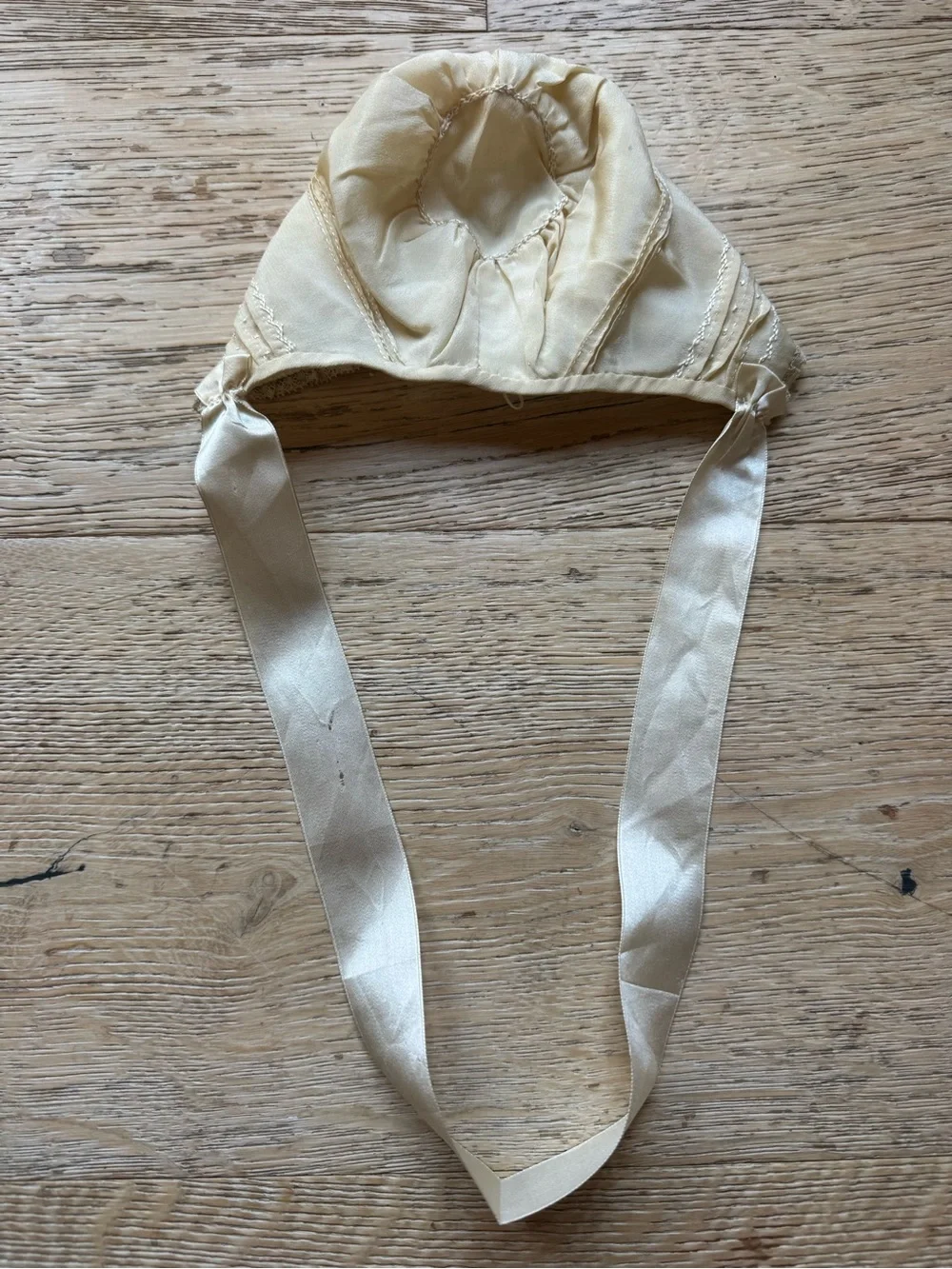 🔥VINTAGE Handmade Baby Bonnet - Cream DARLING! Price Firm!